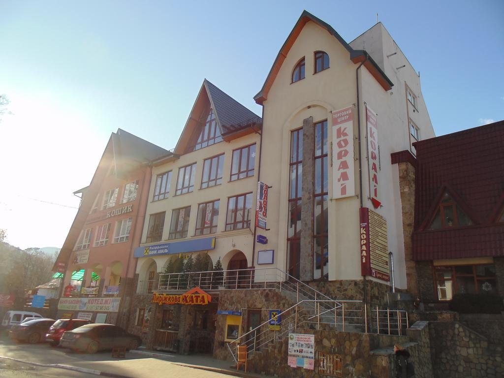 Hotel Korali Jaremče Esterno foto